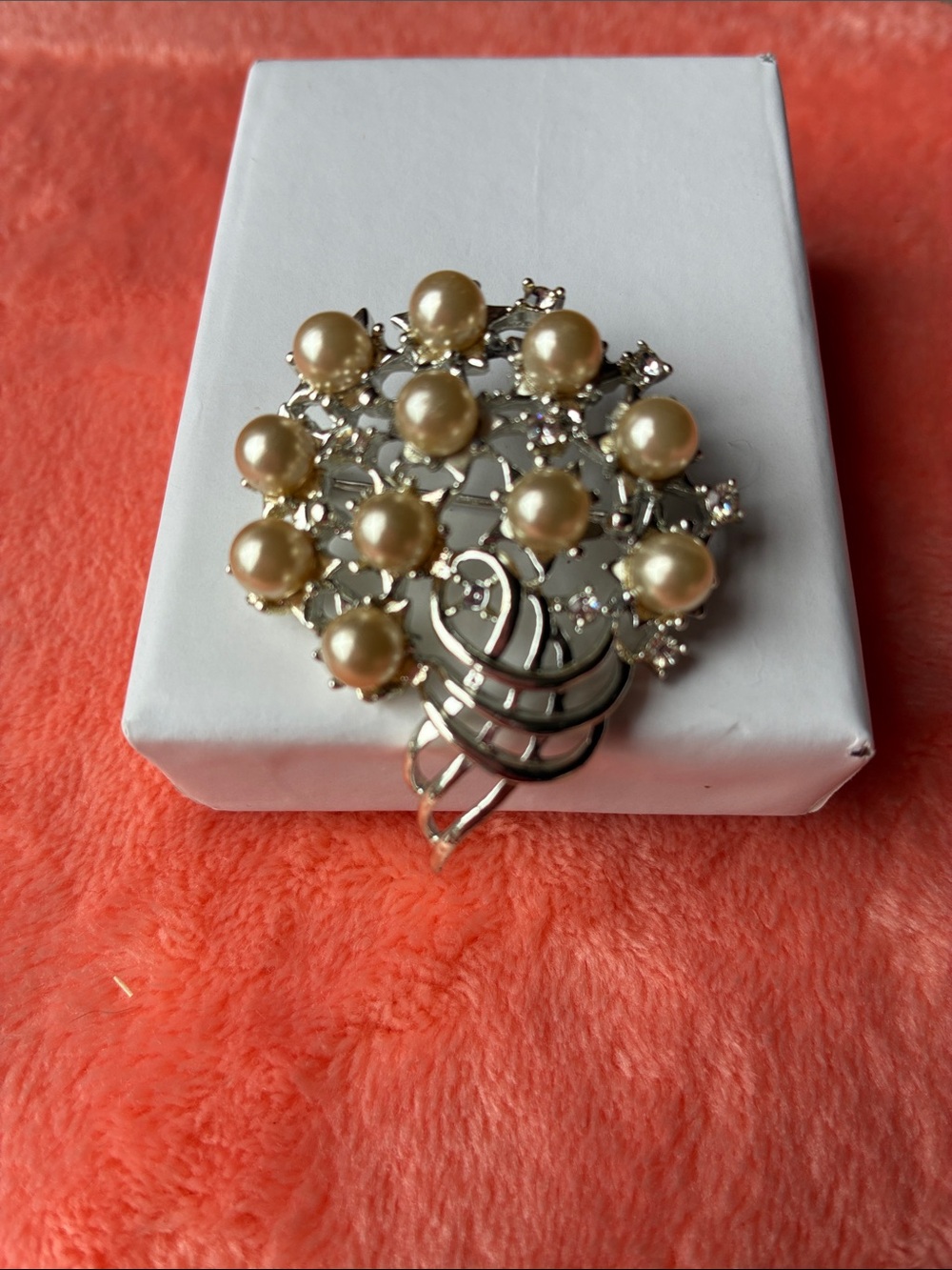 Elegant Silver Pearl Cluster Brooch - Women Jewelry